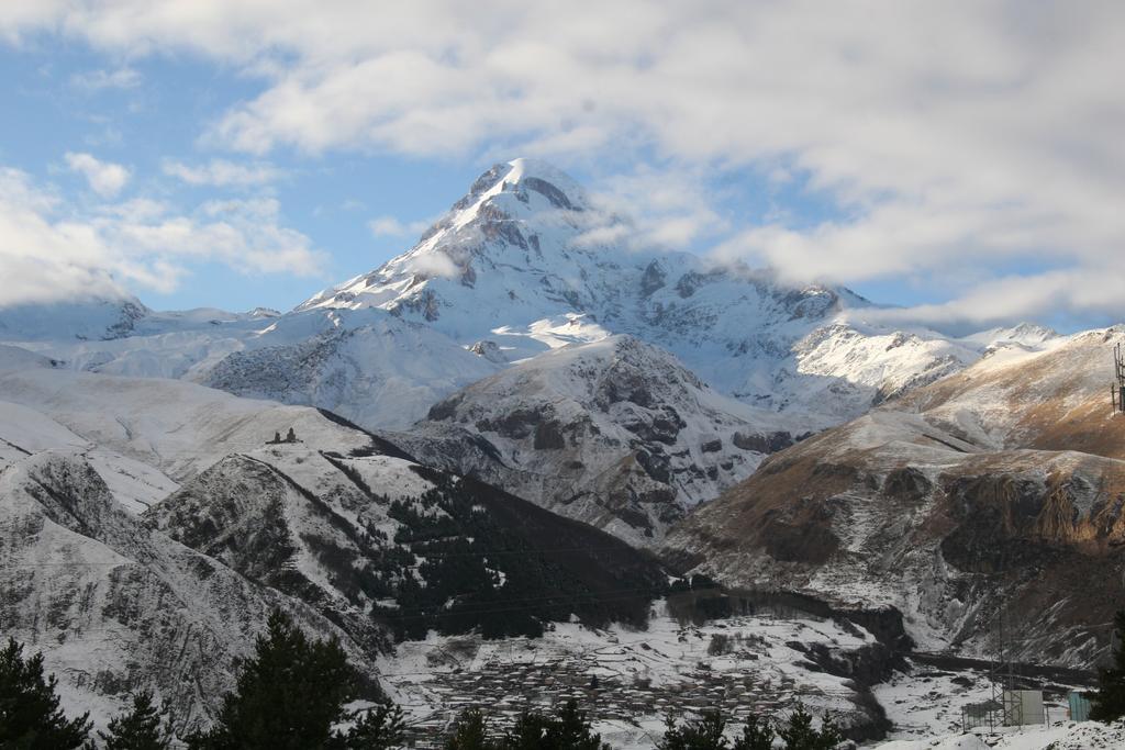 Hq Of Nove Sujashvili Казбеги Экстерьер фото
